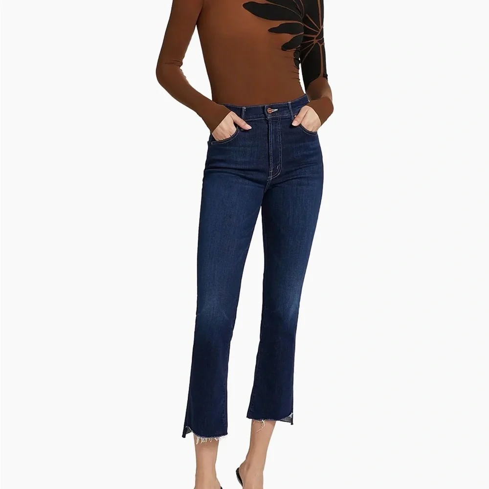 Mother
The Insider Crop Step Fray Jeans
Color: Off limits - Picture 2 of 5